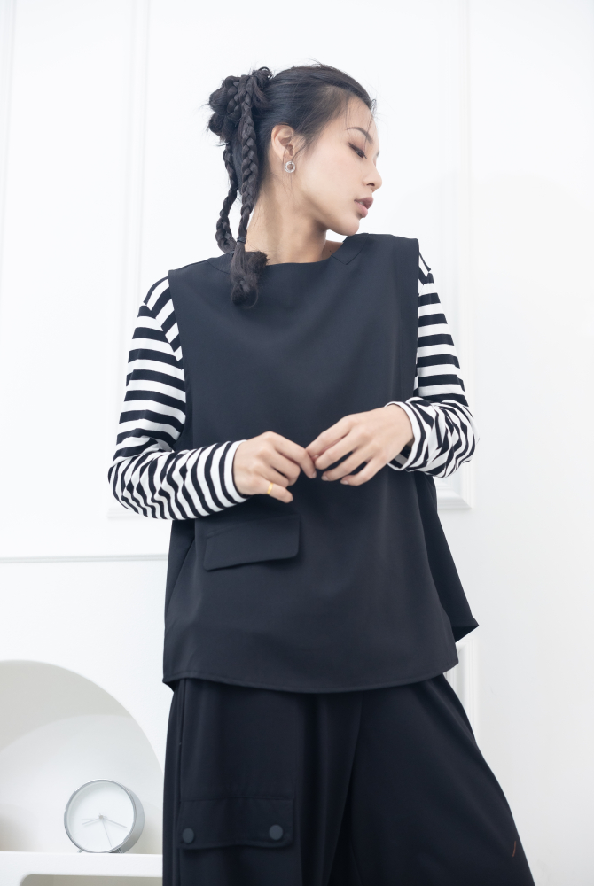 조끼 假口袋半拉鍊薄背心 / 黑色