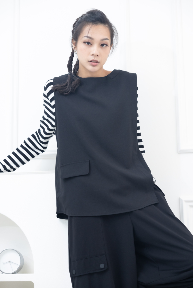 조끼 假口袋半拉鍊薄背心 / 黑色