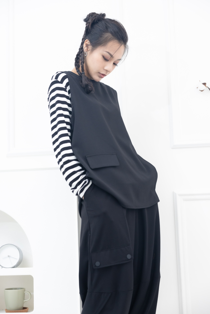 조끼 假口袋半拉鍊薄背心 / 黑色