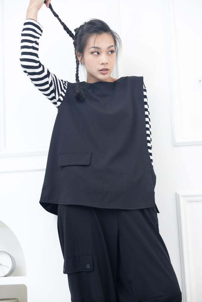 조끼 假口袋半拉鍊薄背心 / 黑色