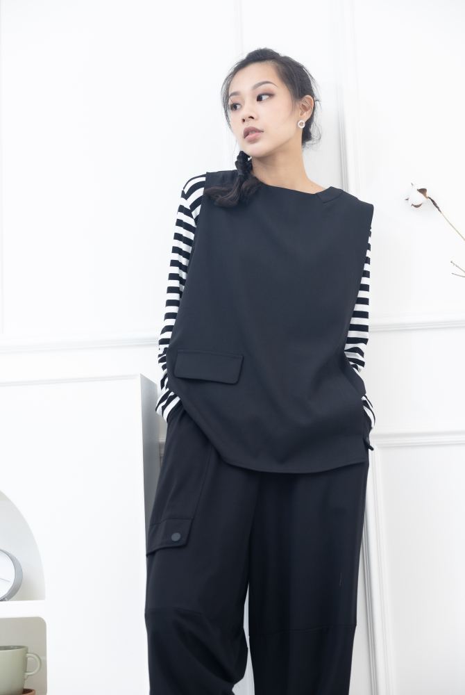 조끼 假口袋半拉鍊薄背心 / 黑色