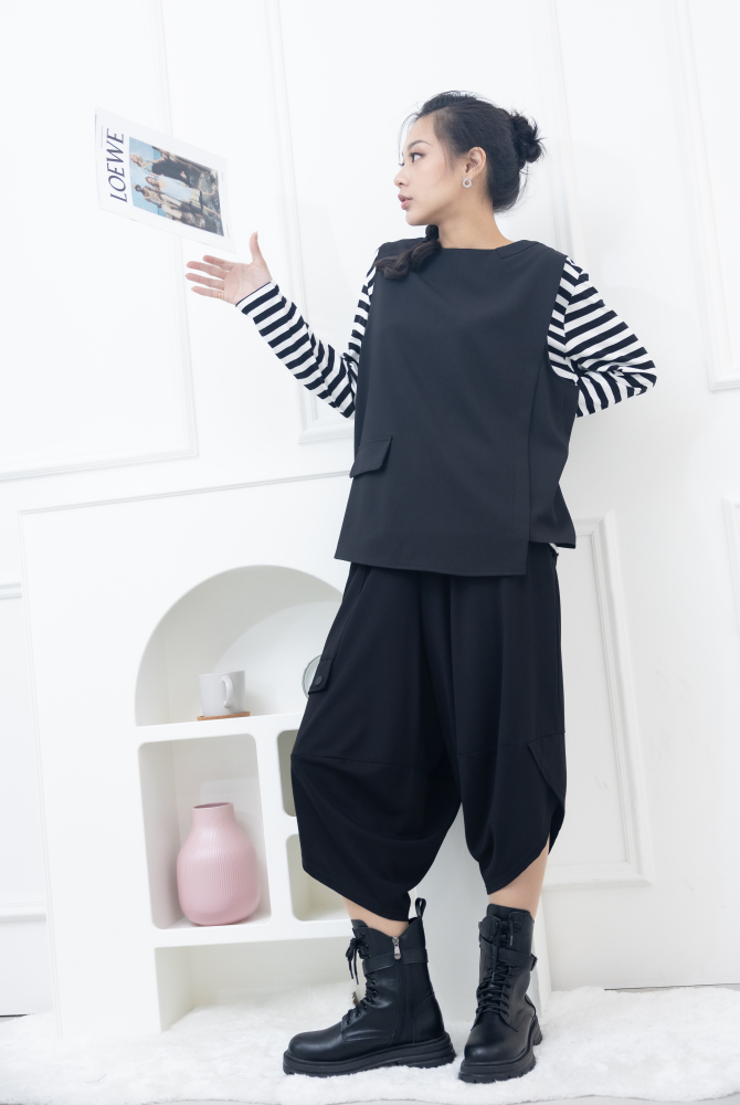 조끼 假口袋半拉鍊薄背心 / 黑色