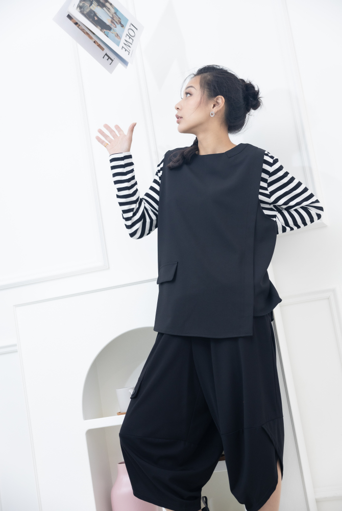 조끼 假口袋半拉鍊薄背心 / 黑色