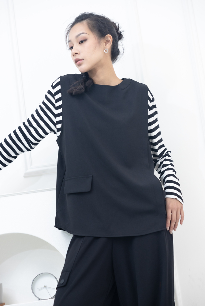 조끼 假口袋半拉鍊薄背心 / 黑色