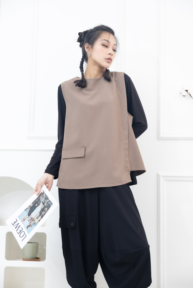 조끼 假口袋半拉鍊薄背心 / 卡其色