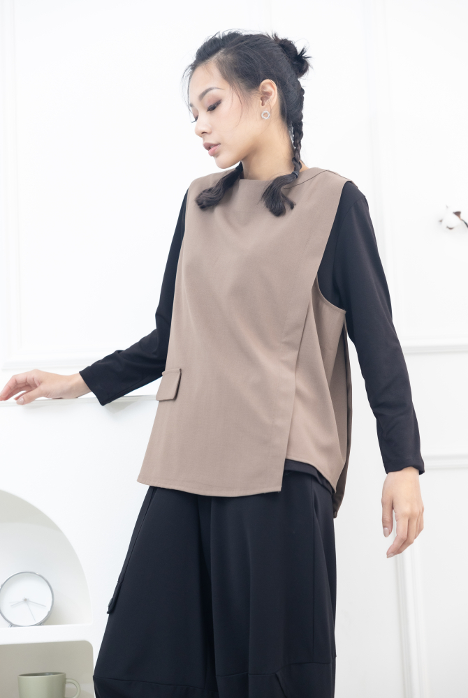 조끼 假口袋半拉鍊薄背心 / 卡其色