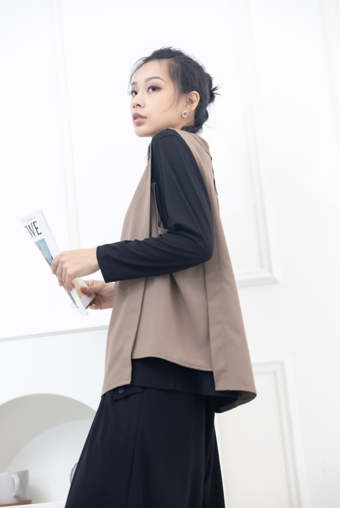 조끼 假口袋半拉鍊薄背心 / 卡其色