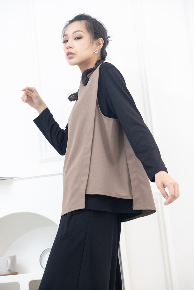 조끼 假口袋半拉鍊薄背心 / 卡其色