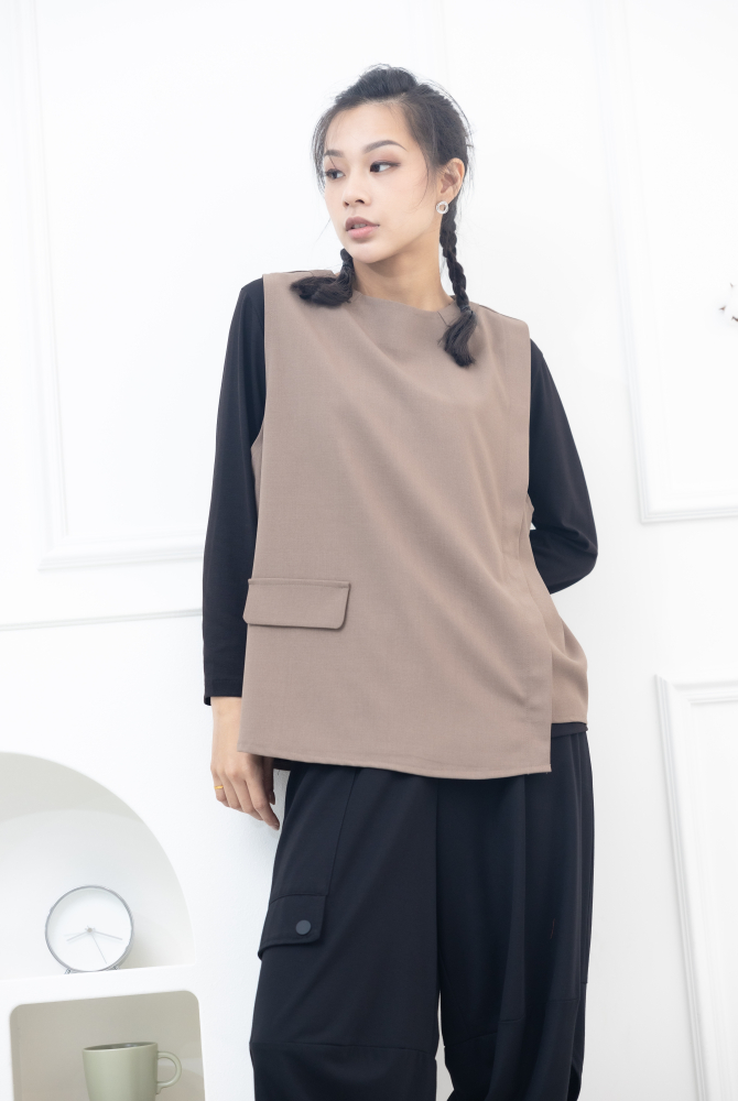 조끼 假口袋半拉鍊薄背心 / 卡其色