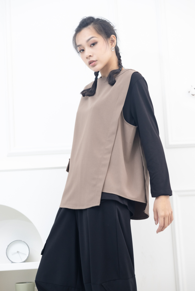 조끼 假口袋半拉鍊薄背心 / 卡其色