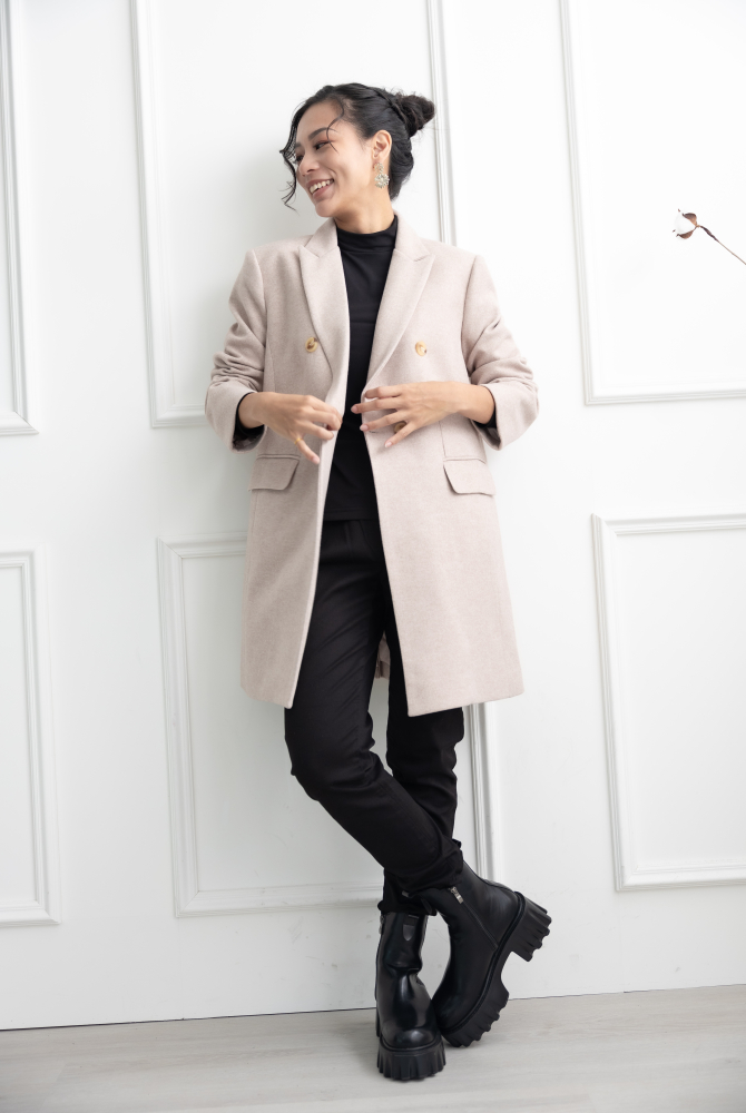 코트 襯衫領四顆雙排釦長版外套 / 杏色