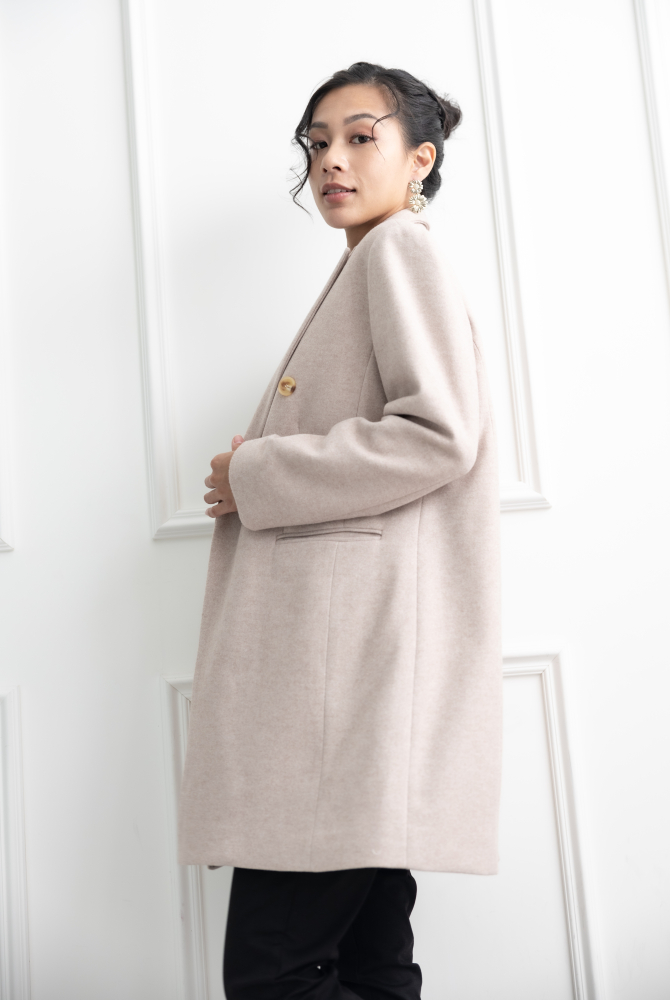 코트 襯衫領四顆雙排釦長版外套 / 杏色