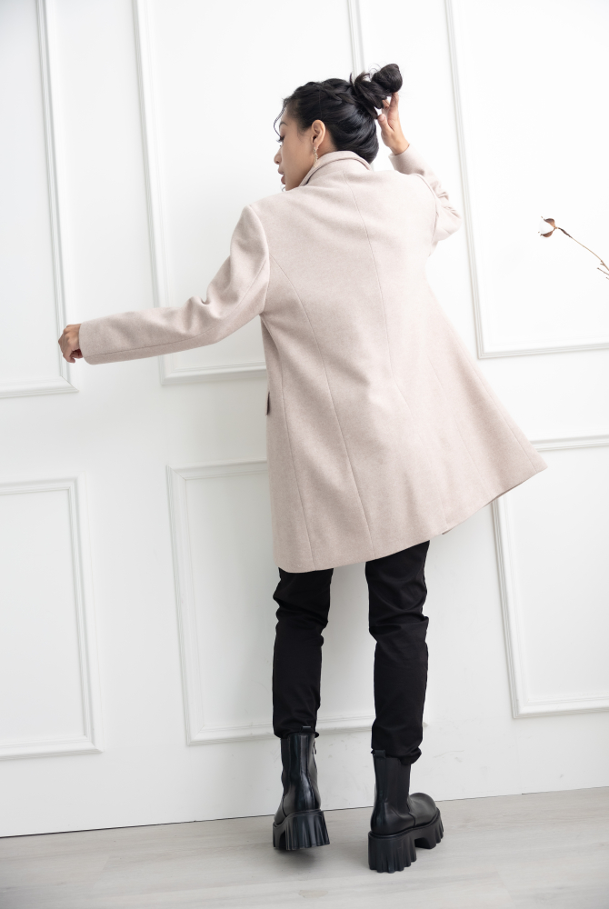 코트 襯衫領四顆雙排釦長版外套 / 杏色