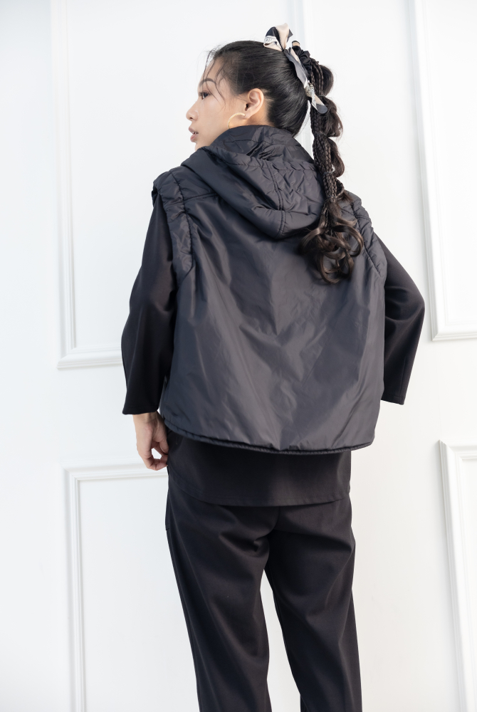 조끼 連帽抽繩拉鍊短版背心 / 黑色