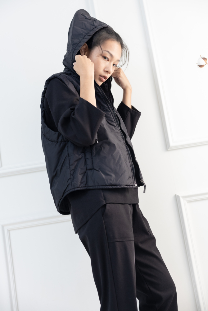 조끼 連帽抽繩拉鍊短版背心 / 黑色