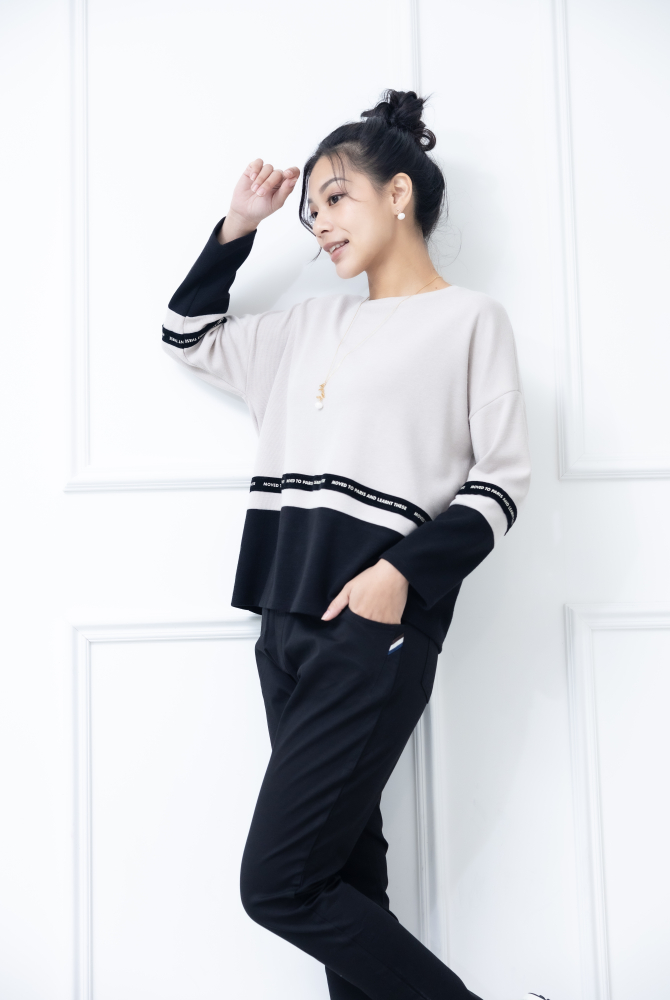 긴팔 下擺黑色英文字織帶上衣 / 杏色