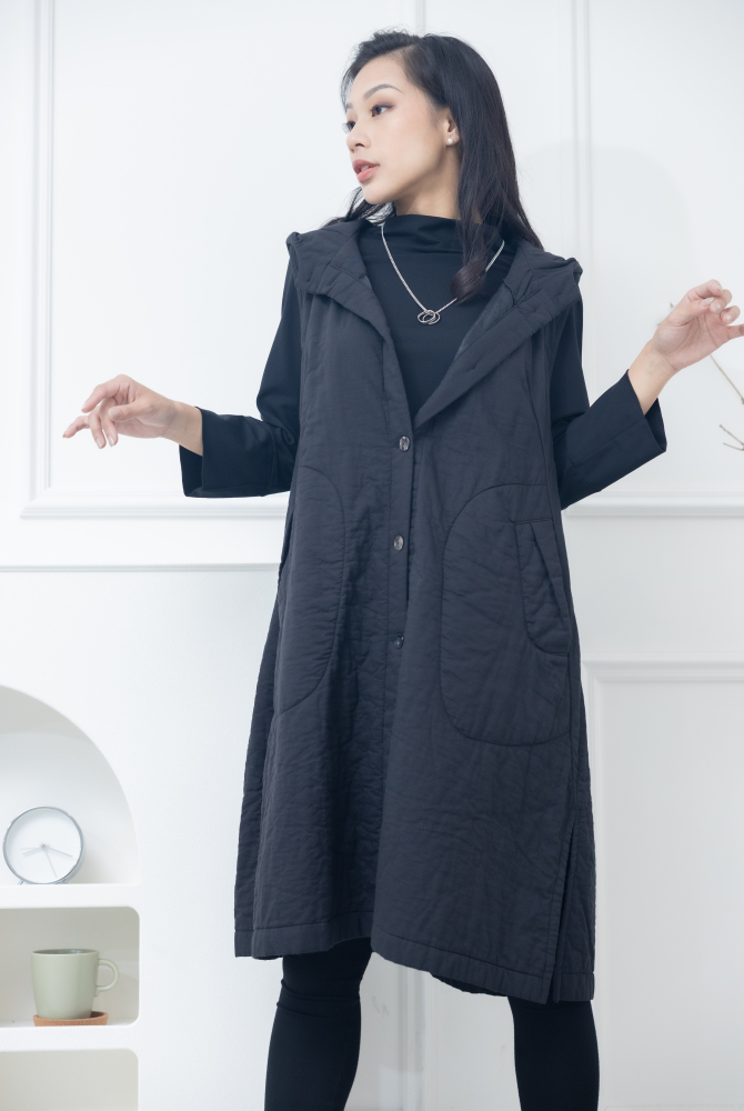 조끼 連帽珍珠貝扣長背心 / 黑色