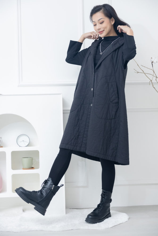 조끼 連帽珍珠貝扣長背心 / 黑色