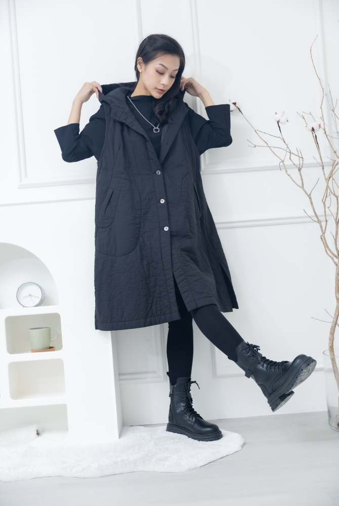 조끼 連帽珍珠貝扣長背心 / 黑色