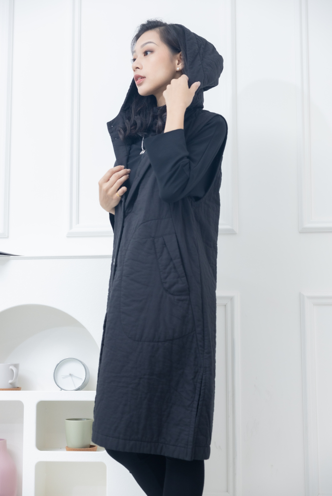 조끼 連帽珍珠貝扣長背心 / 黑色