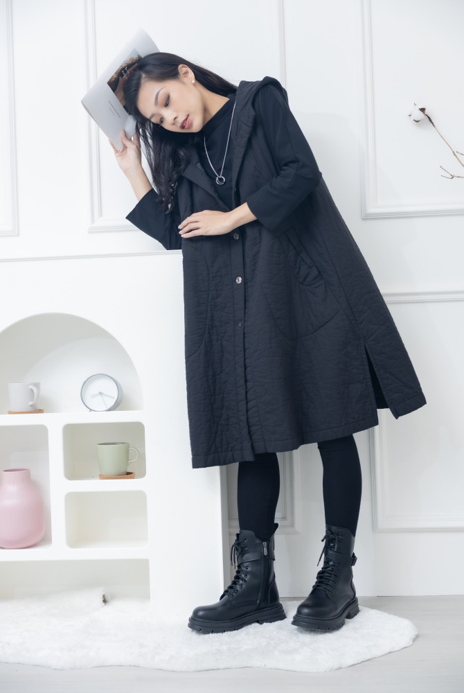 조끼 連帽珍珠貝扣長背心 / 黑色