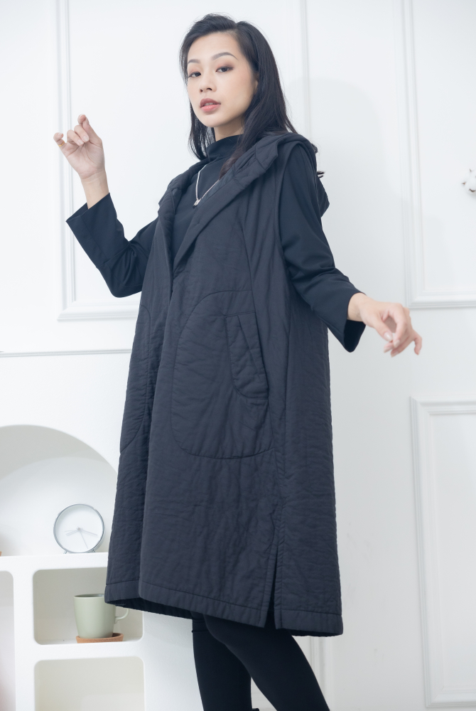 조끼 連帽珍珠貝扣長背心 / 黑色