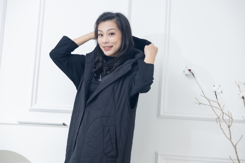 조끼 連帽珍珠貝扣長背心 / 黑色