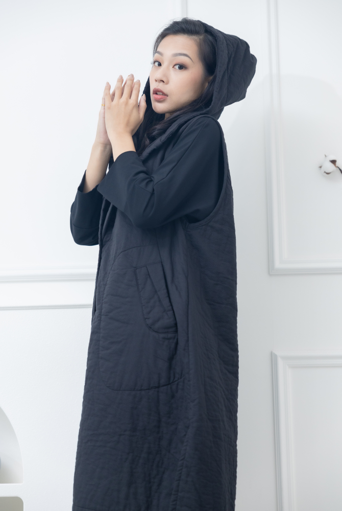 조끼 連帽珍珠貝扣長背心 / 黑色