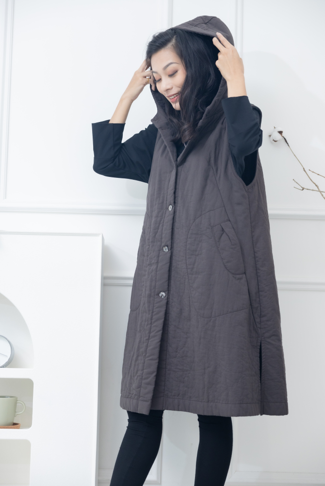 조끼 連帽珍珠貝扣長背心 / 咖啡色