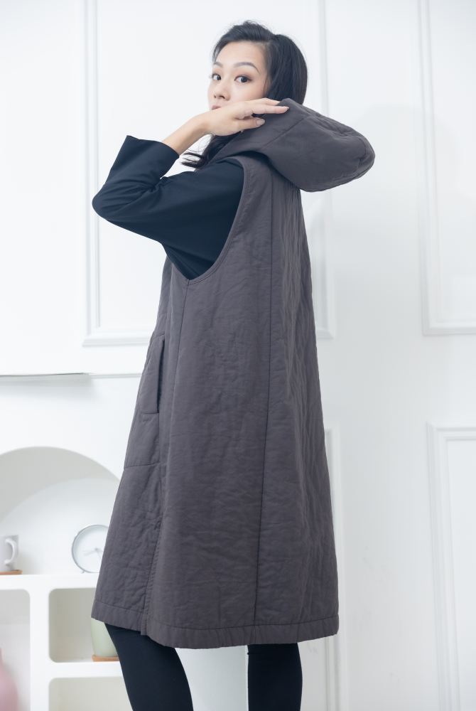 조끼 連帽珍珠貝扣長背心 / 咖啡色