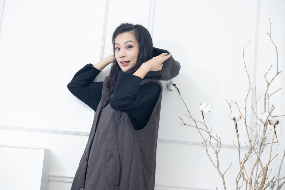 조끼 連帽珍珠貝扣長背心 / 咖啡色