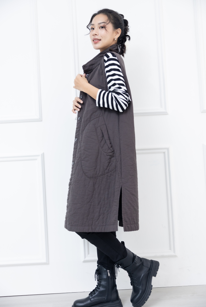 조끼 立領珍珠貝扣長版背心 / 咖啡色