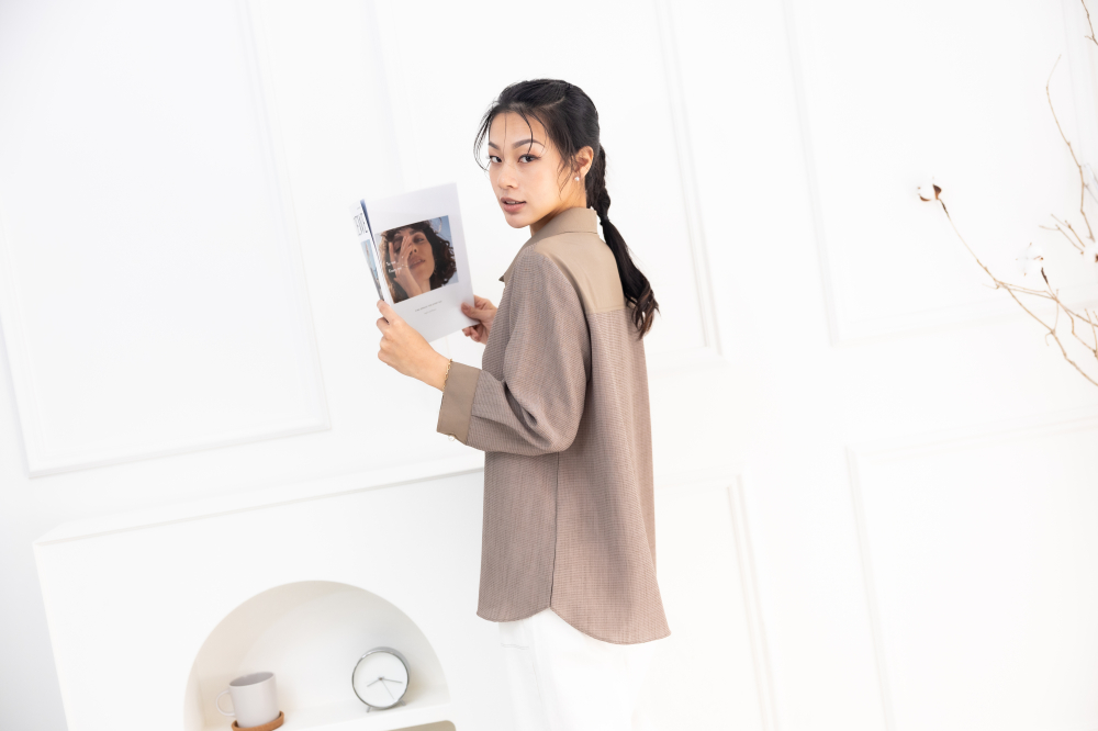 긴팔 珍珠扣長袖上衣／奶茶色