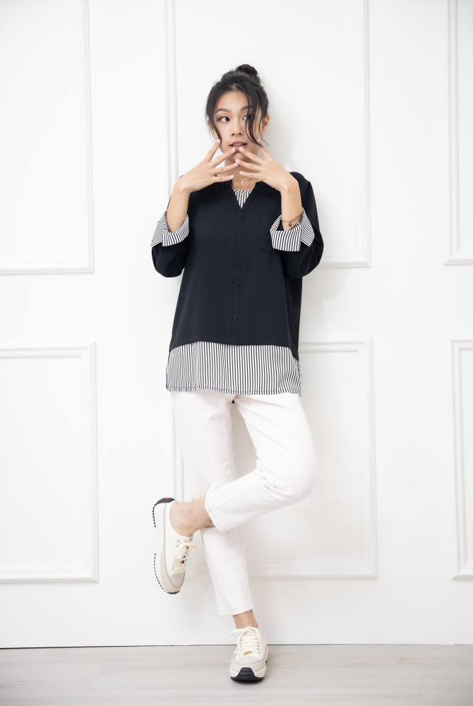 긴팔 衣襬白底黑條紋長袖上衣／黑色