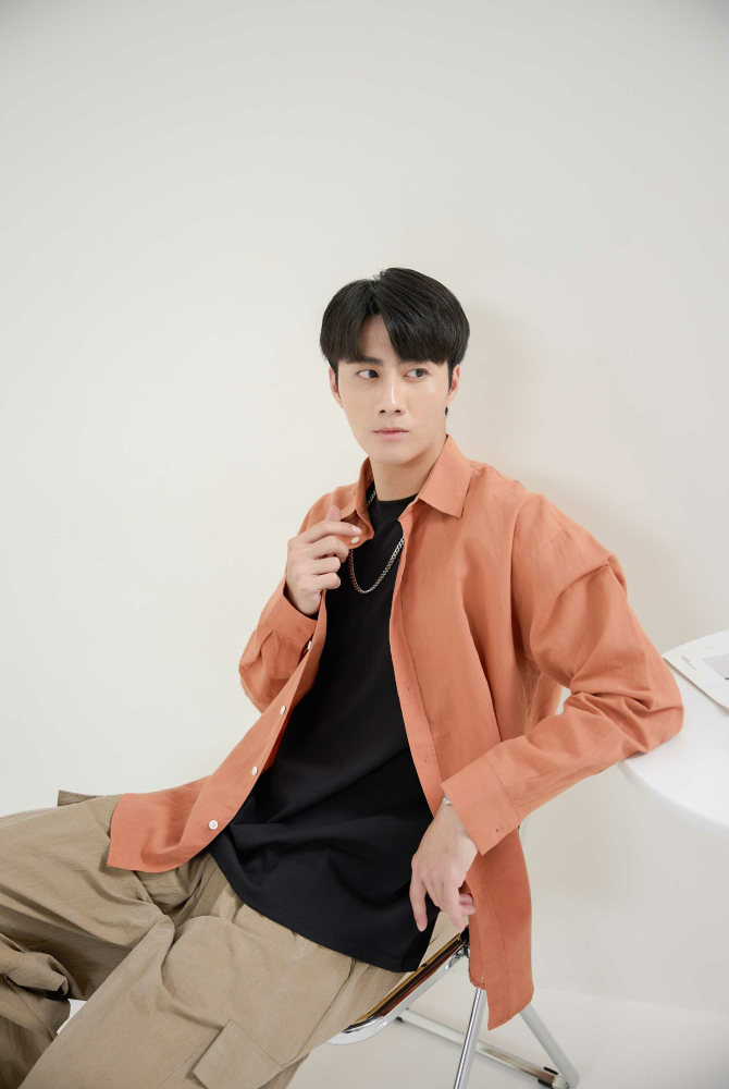 셔츠 磚土色麻織長袖上衣