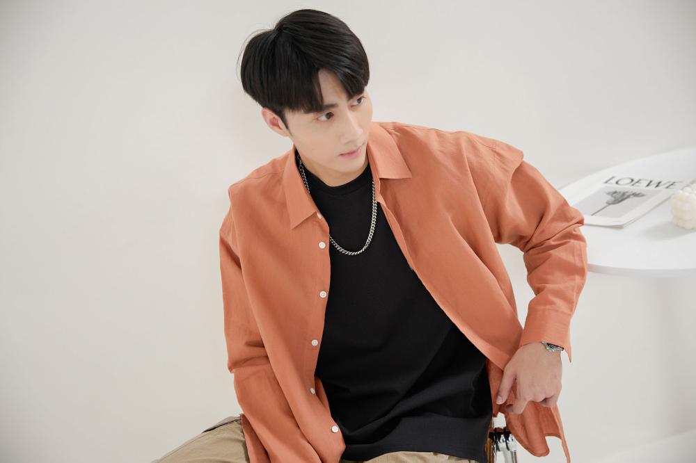 셔츠 磚土色麻織長袖上衣