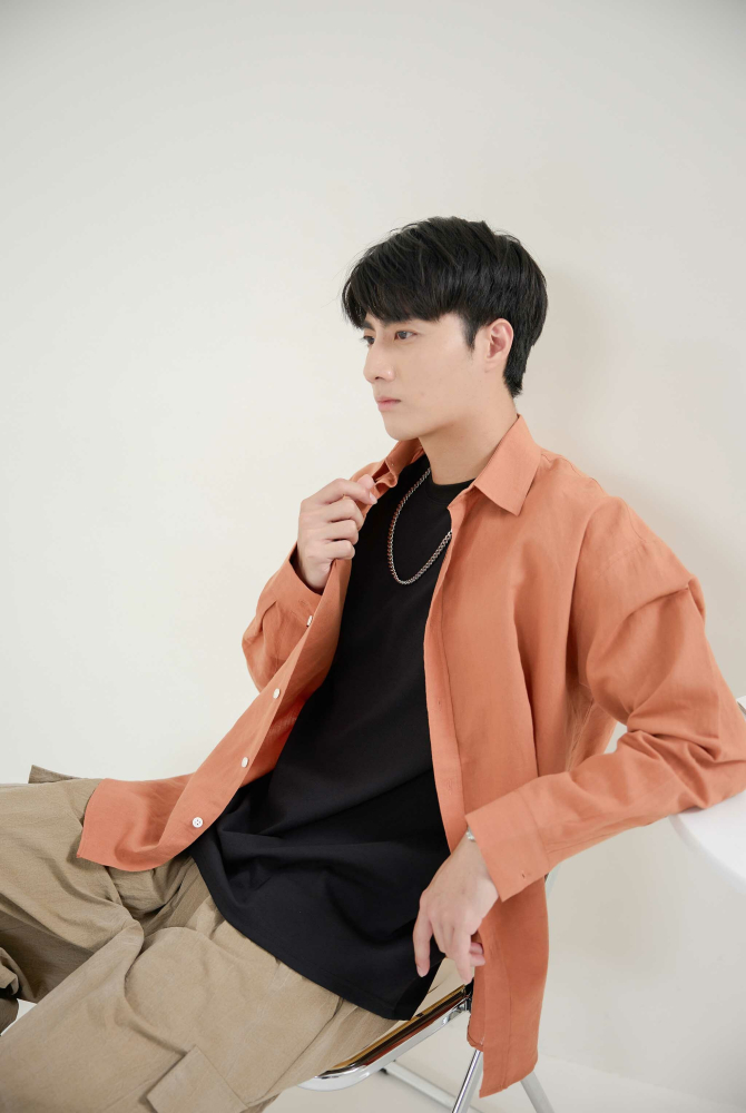 셔츠 磚土色麻織長袖上衣