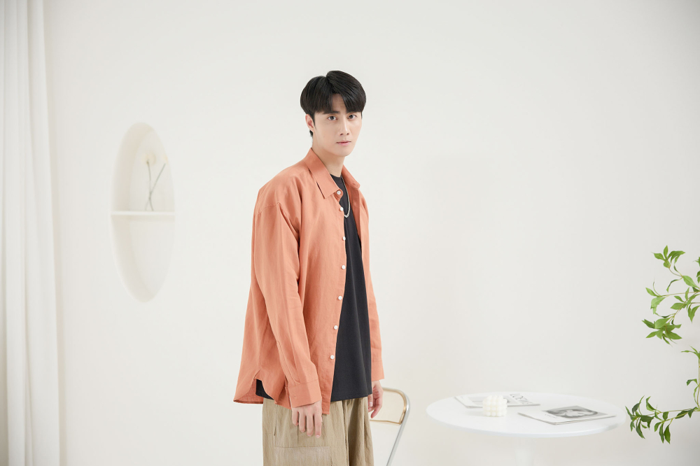 셔츠 磚土色麻織長袖上衣