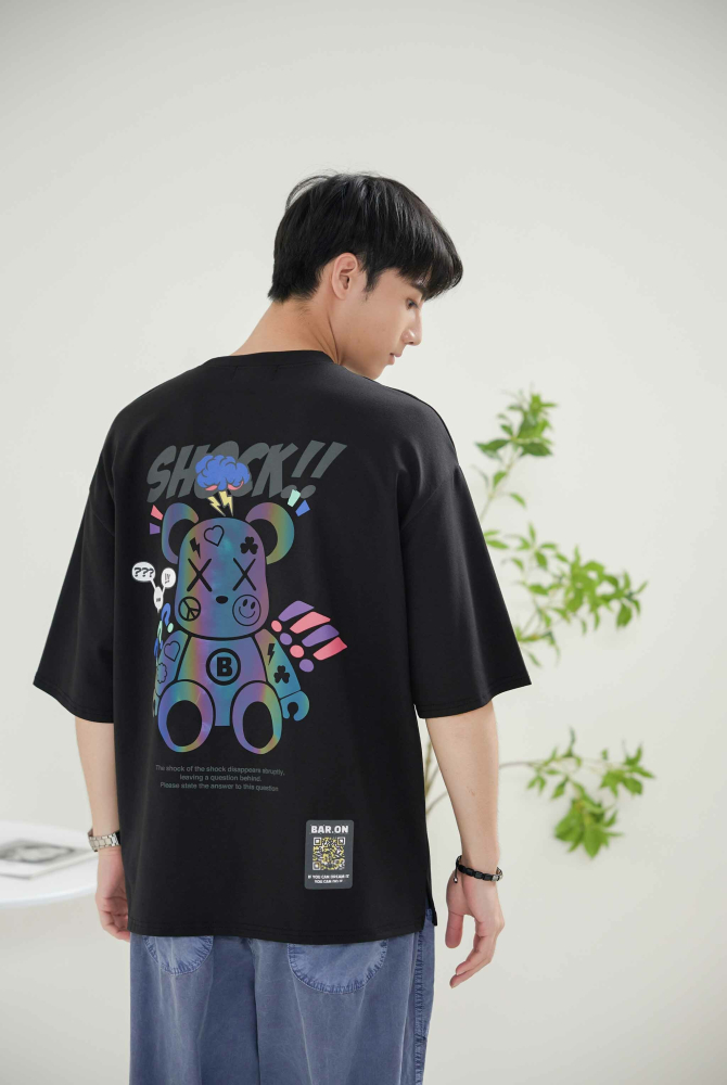 반팔 鐳射暴力熊落肩短袖上衣／黑色