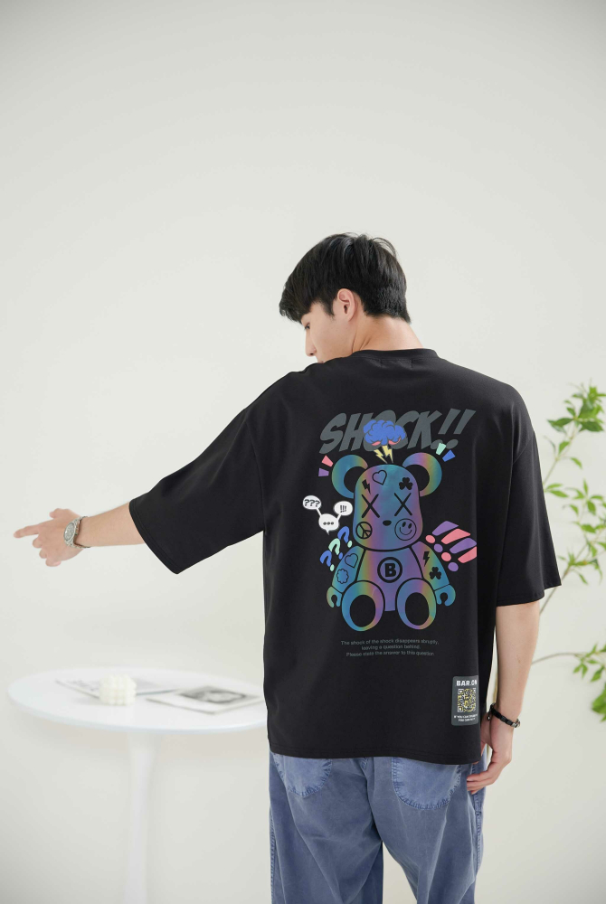 반팔 鐳射暴力熊落肩短袖上衣／黑色