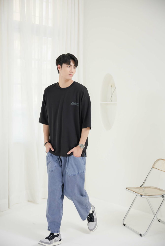 반팔 鐳射暴力熊落肩短袖上衣／黑色