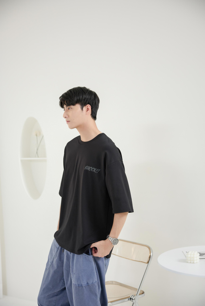 반팔 鐳射暴力熊落肩短袖上衣／黑色