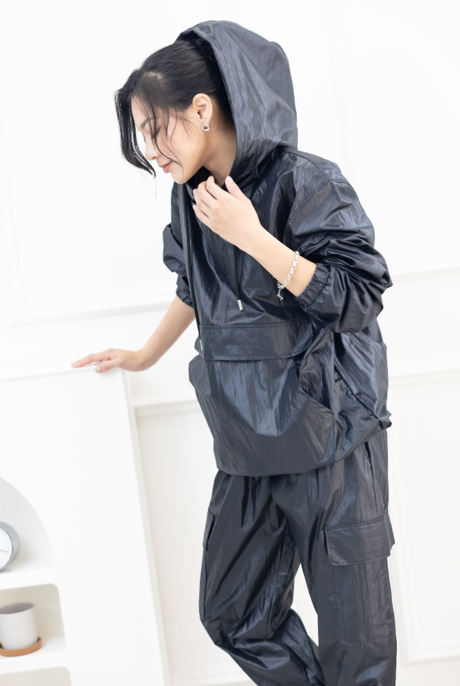 긴팔 防潑水連帽長袖上衣 / 黑色