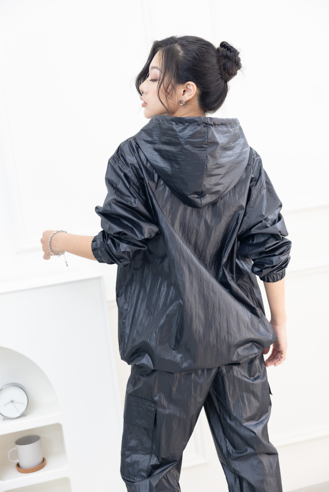 긴팔 防潑水連帽長袖上衣 / 黑色