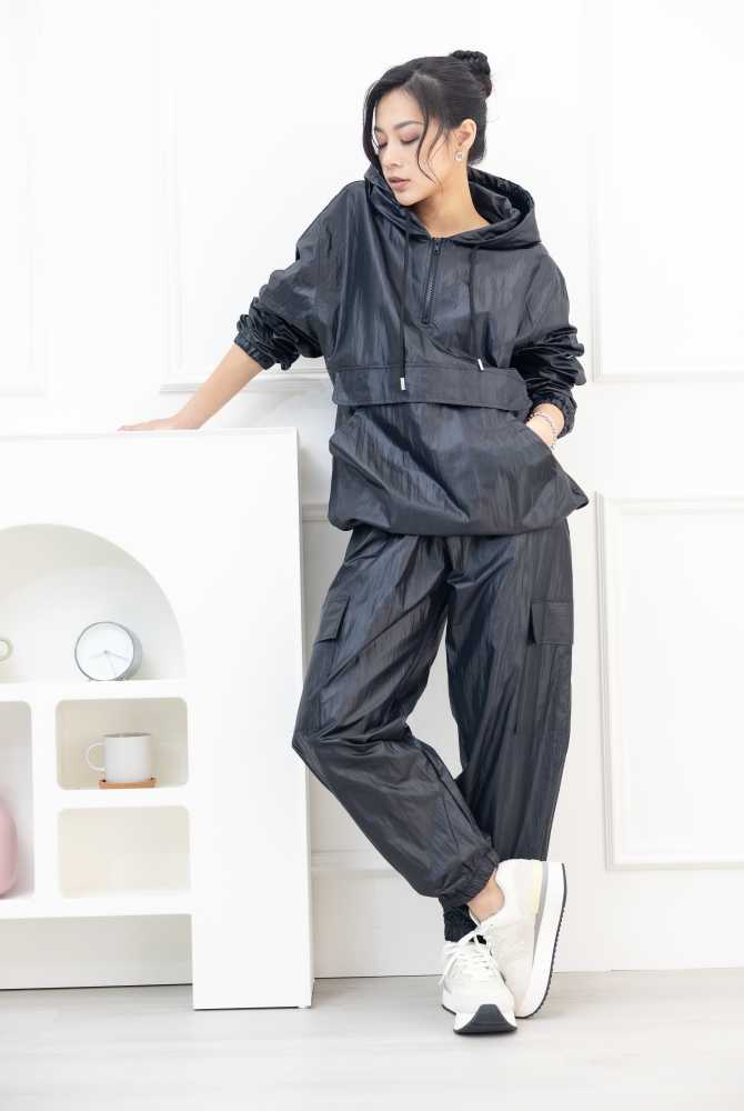 긴팔 防潑水連帽長袖上衣 / 黑色