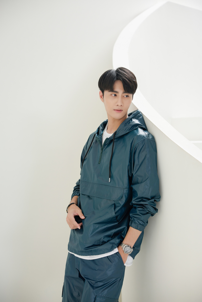 긴팔 防潑水連帽長袖上衣 / 藍綠色