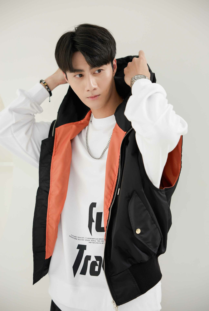 조끼 內裡橘色連帽背心／黑色