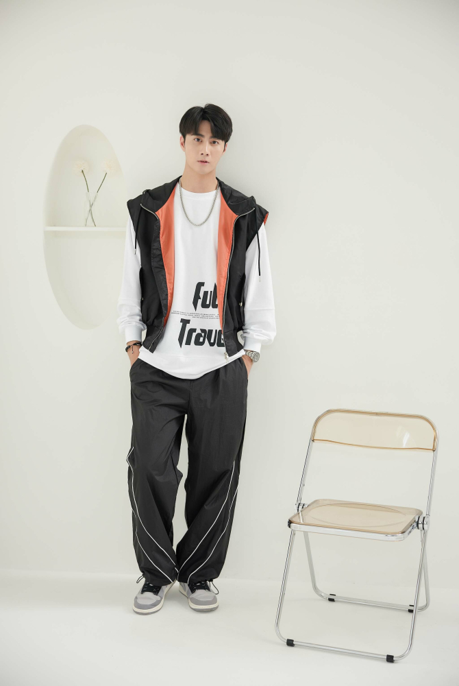 조끼 內裡橘色連帽背心／黑色