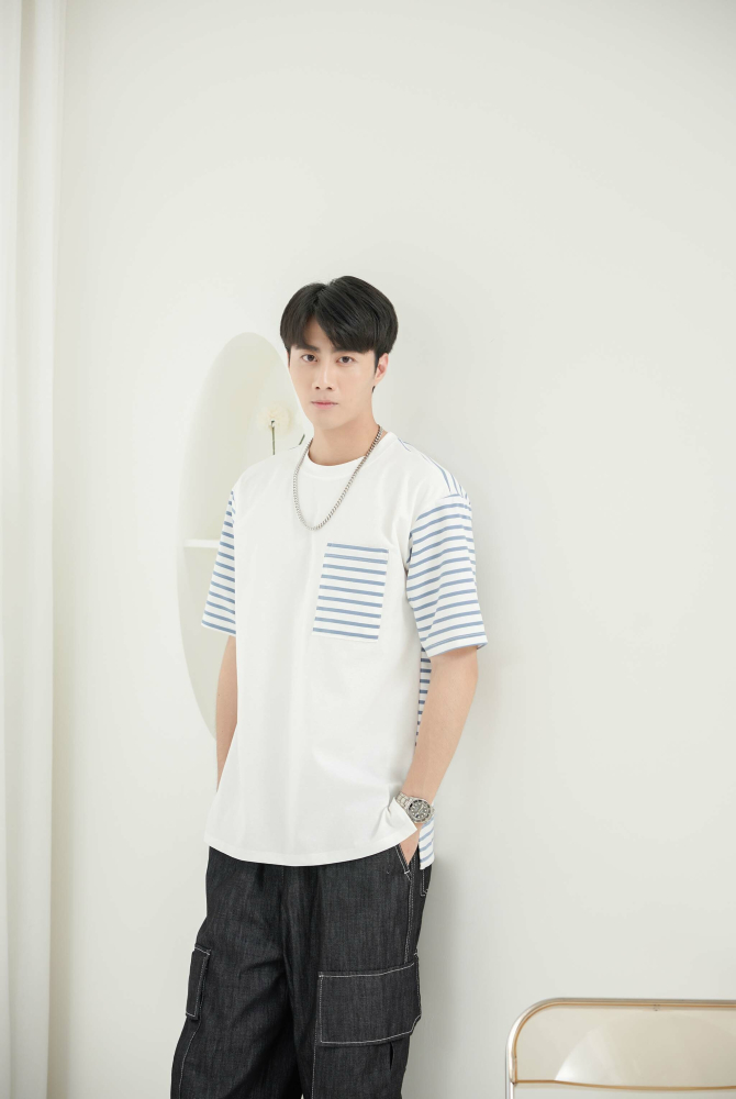 반팔 條紋口袋短袖上衣／白底淺藍條紋
