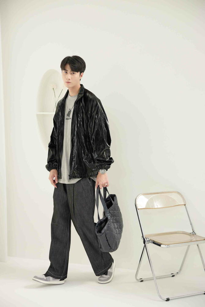 코트 亮面長袖外套／黑色